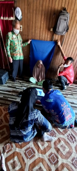 PELAYANAN JEMPUT BOLA DARI DINAS KEPENDUDUKAN DAN PENCATATAN SIPIL KABUPATEN SERUYAN TERHADAP MASYARAKAT LANJUT USIA DI DESA PEMATANG PANJANG